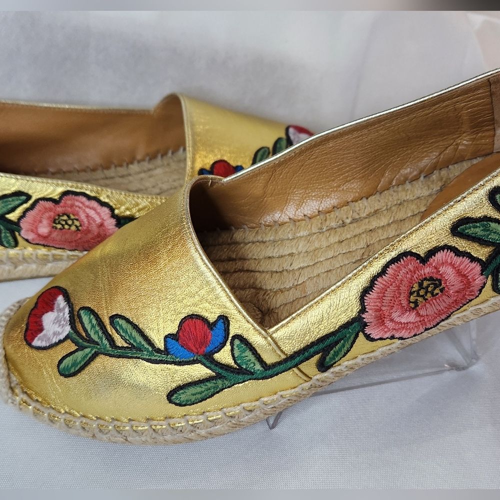 GUCCI  Pilar Leather Floral Embroidered Espadrilles Gold  Size 37.5 EU